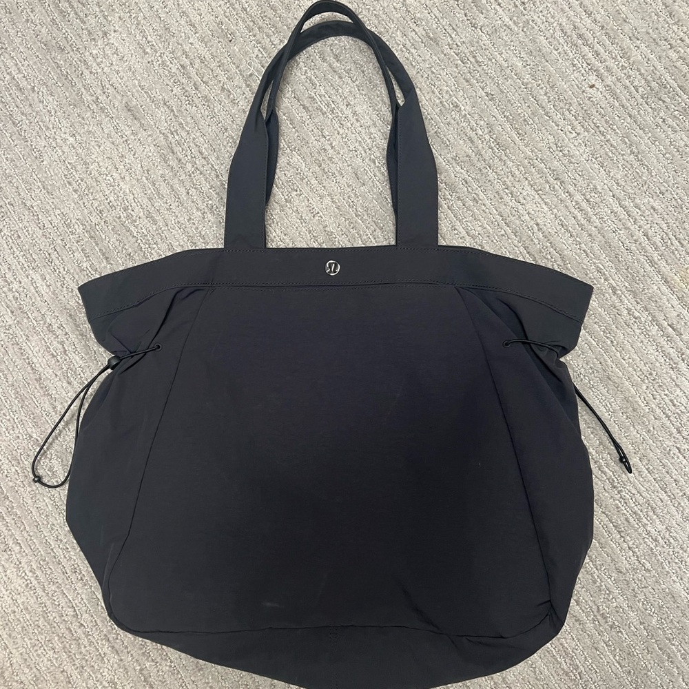 Lulu lemon tote bag